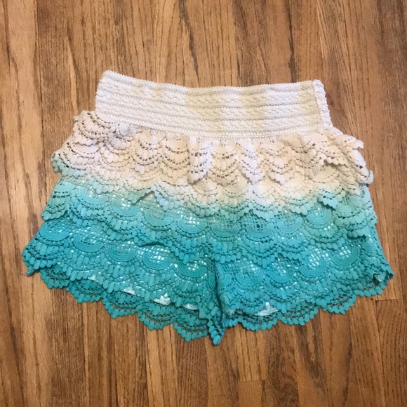 Wet Seal Pants - Women’s Wet Seal ruffled shorts size Medium